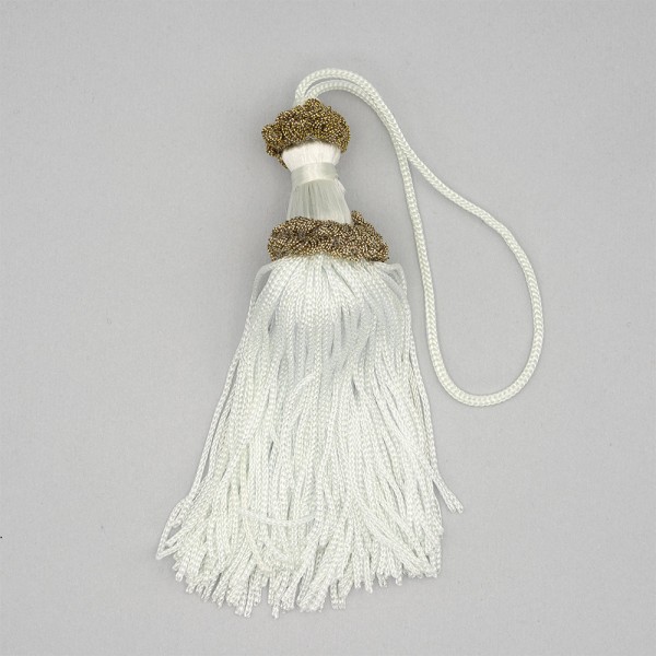 METALLIC CHAINETTE KEY TASSEL WITH RUFFLE - WHITE